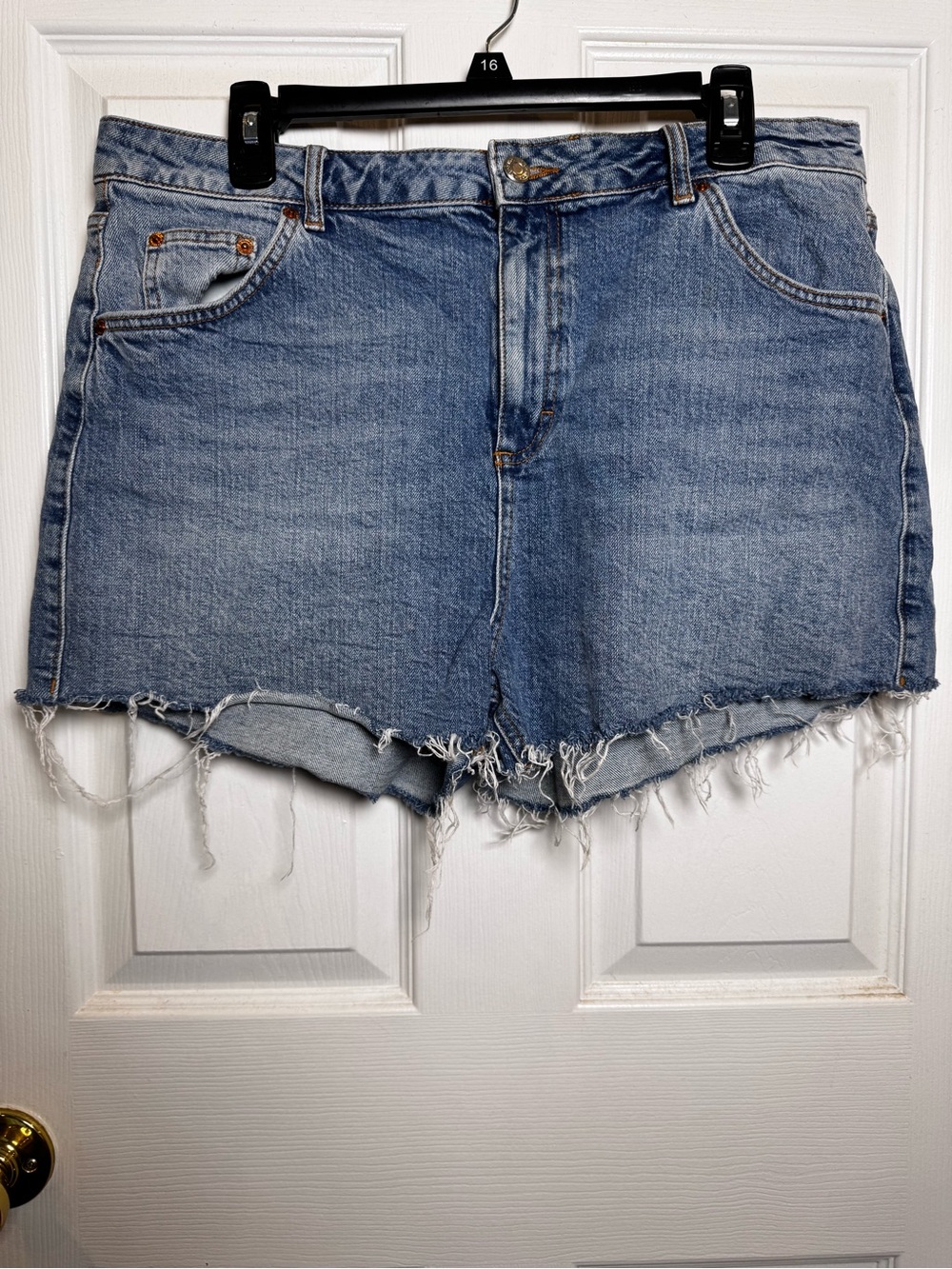 Topshop Mom Denim Cutoff Shorts Light Wash Distressed Raw Hem Size 14 - Picture 1 of 10